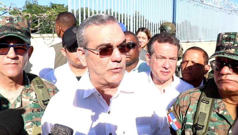 Presidente Abinader durante su visita a la frontera