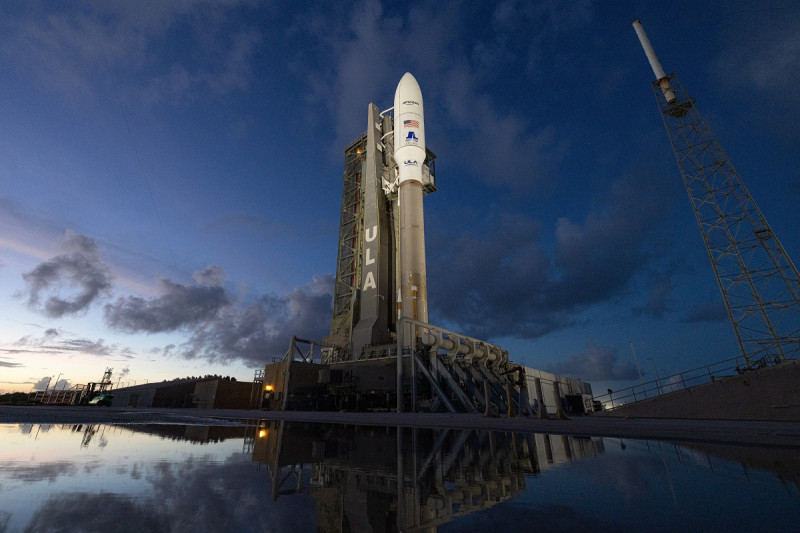 Cohete Atlas V de United Launch Alliance (ULA) y la misión Proyecto Kuiper Protoflight de Amazon en la plataforma del Complejo de Lanzamiento Espacial 41 (SLC-41).