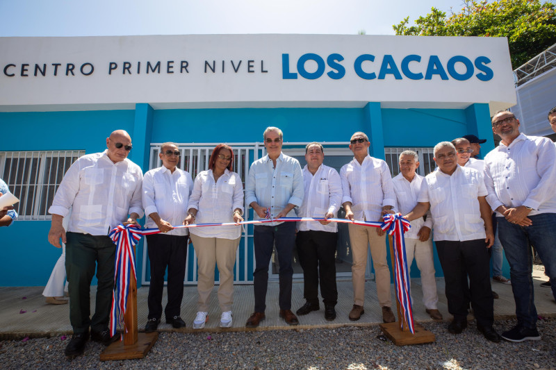 El presidente Luis Abinader encabezó la inauguración de dos hospitales y obras viales en el Nordeste.