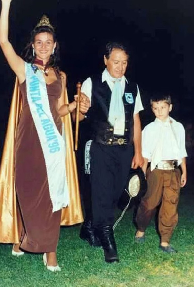 El día en que Jaquelin Carrieri fue coronada como reina en Argentina.