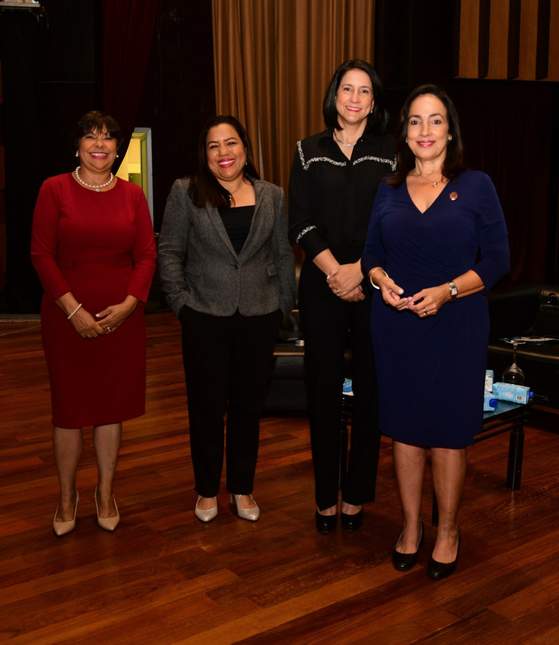 Mercedes Coronado, Penélope Malena, Margarita Heinsen y Amalia Incháustegui.