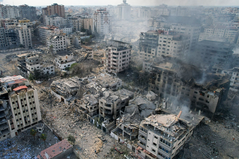 Los bombardeos israelíes han reducido a escombros muchos edificios en Gaza.