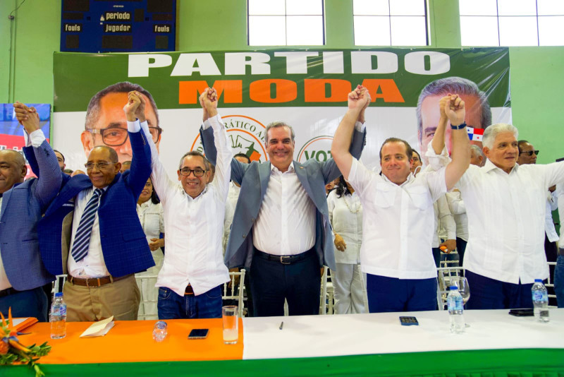 Los partidos MODA y Pasove proclamaron ayer a Luis Abinader como su candidato presidencial para el 2024.