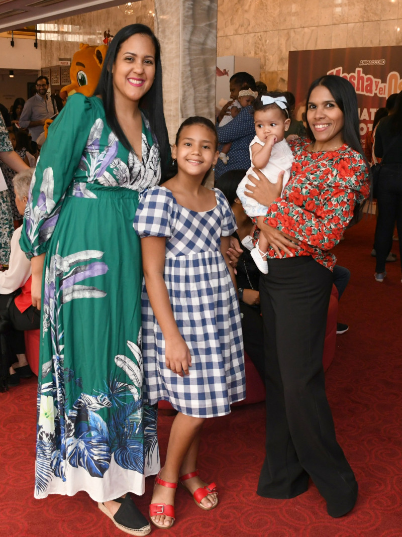 Isaura Valdez, Guilian Fernández, Jennifer de Sanctis y Sienna Piña