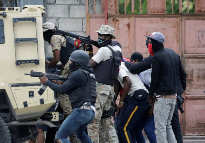 Las bandas armadas que operan en Haití tienen más poder de fuego que la Policía y someten al terror a la población con secuestros, extorsiones y robos.