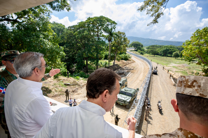 La inauguración del primer tramo de la verja coincide con una polémica entre la República Dominicana y Haití, que comparten una frontera terrestre de casi 400 kilómetros