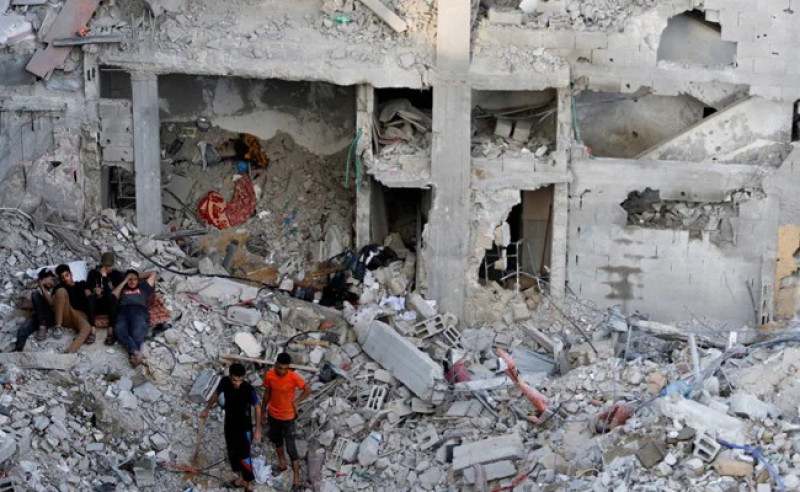 Hamás denunció que un bombardeo israelí había causado "muchos" muertos y heridos en una iglesia ortodoxa donde se encontraban refugiados desplazados.