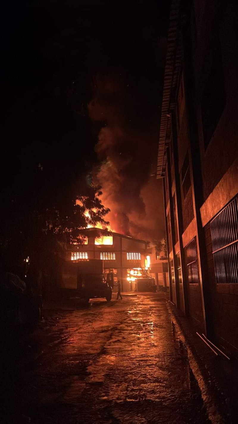 Incendio en fábrica textil en La Otra Banda, Santiago