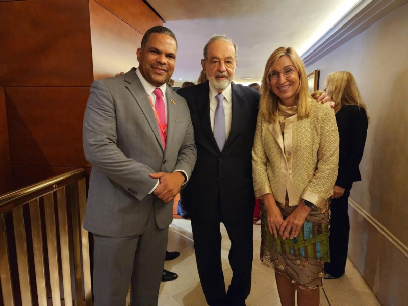 Moisés González, Carlos Slim y Nuria Vilanova.