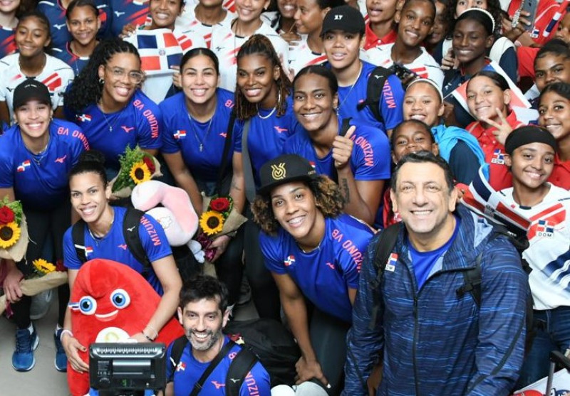 Llegada del equipo nacional de voleibol femenino a la Republica Dominicana.