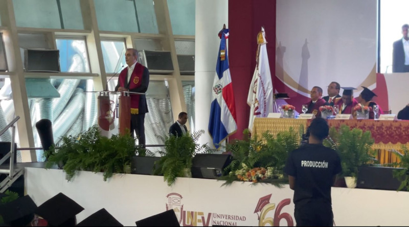 El presidente Luis Abinader durante la celebración de la sexagésima sexta graduación ordinaria en la historia de la Universidad Nacional Evangélica (Unev).