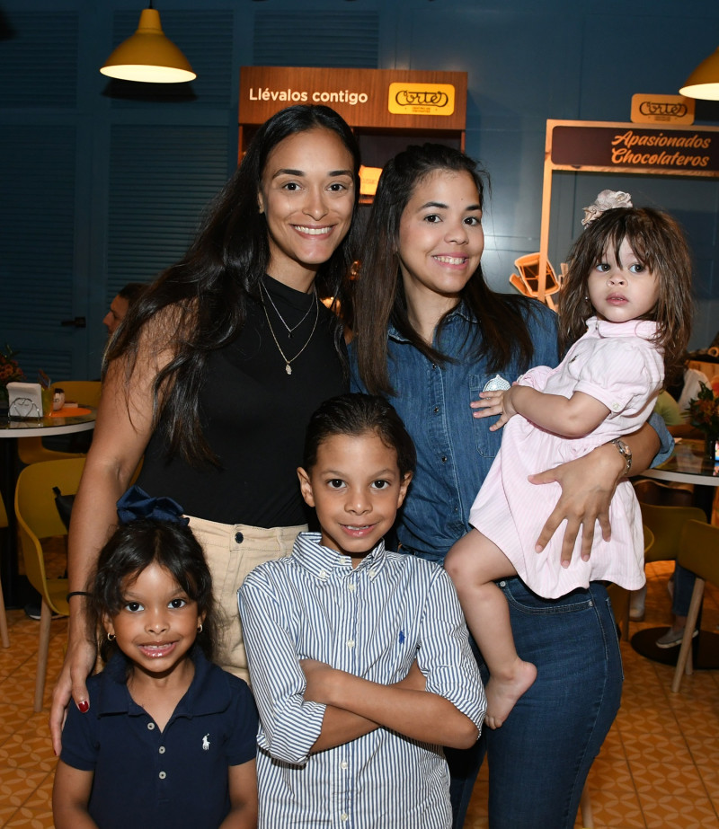 Miranda Puello, María Vázquez, Santiago Puello, Tiffany Rosa y Paulina Puello.