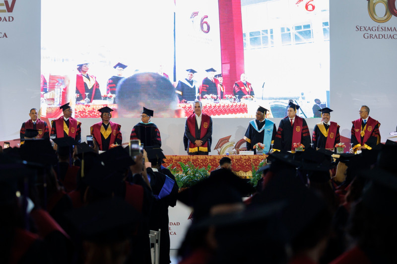 El presidente Luis Abinader encabezó la graduación de la UNEV.