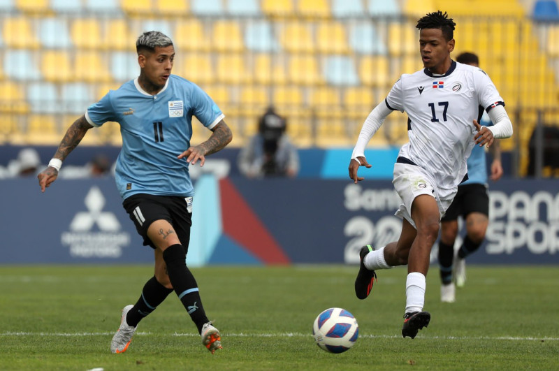 Momento de acción en el partido entre Honduras y República Dominicana.