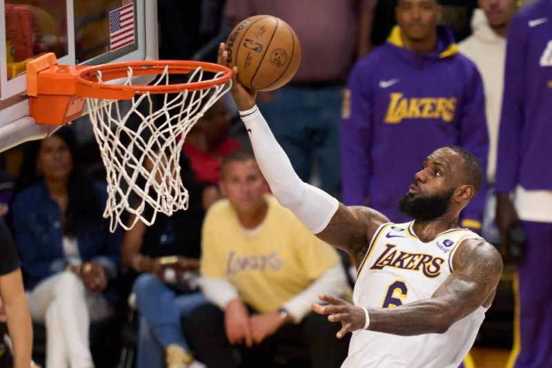 LeBron James fue el catalizador en el triunfo de los Lakers.