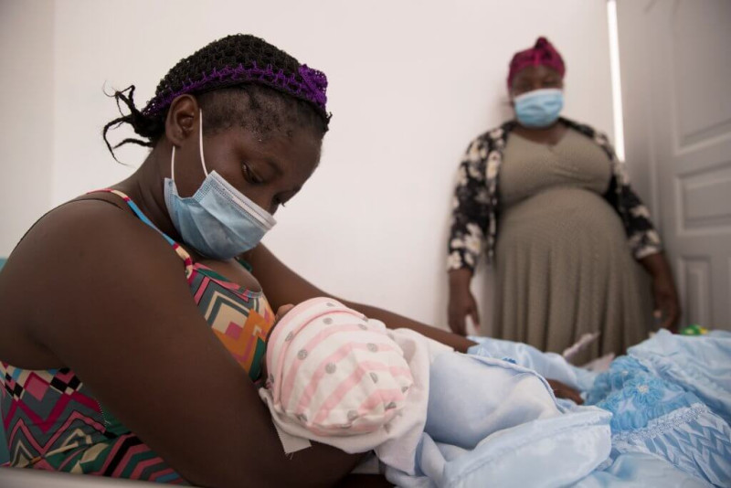 Una parturienta haitiana que dio a luz en el hospital de Dajabón.