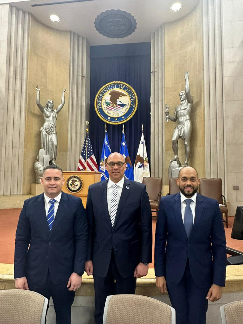 Armando Díaz, Juan Gautreaux y Carlos Leonardo representaron al país en Washington en la cumbre sobre secuestro de información.