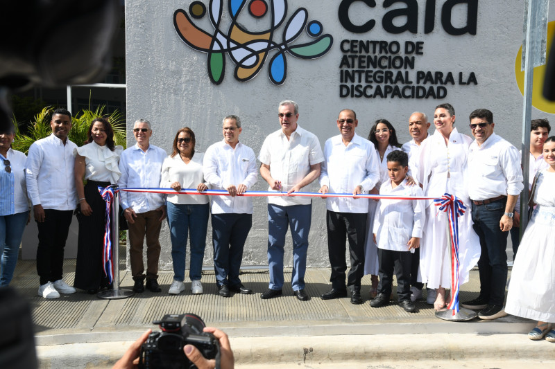 El presidente Luis Abinader inaugura CAID en Santo Domingo Este.