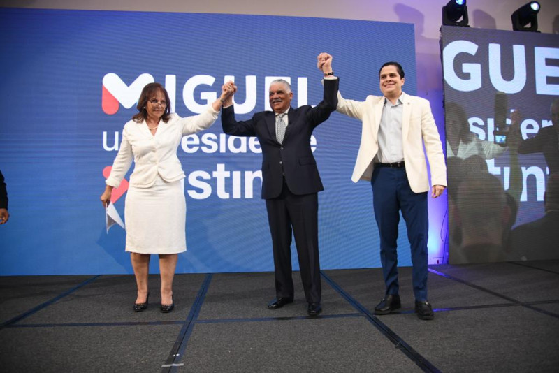 El Partido Revolucionario Dominicano juramentó ayer a Miguel Vargas Maldonado como su candidato presidencial para las elecciones de 2024.