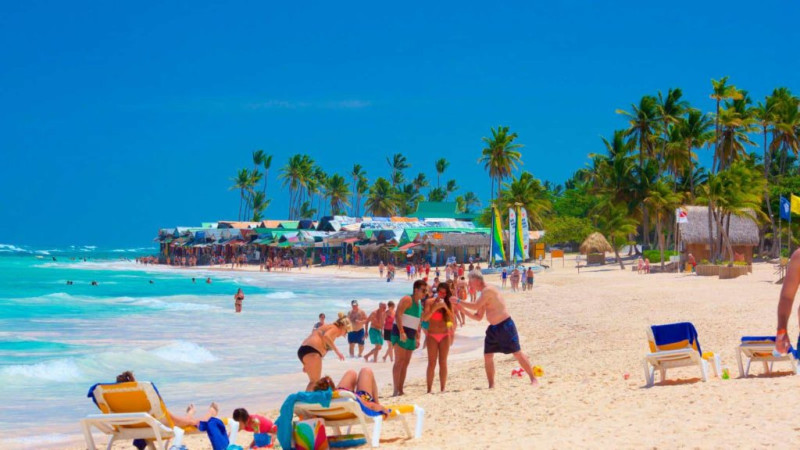 Otra mentira constantemente repetida y promovida con publicidad estatal es que la República Dominicana ha sido el país número uno en recuperación mundial del turismo.