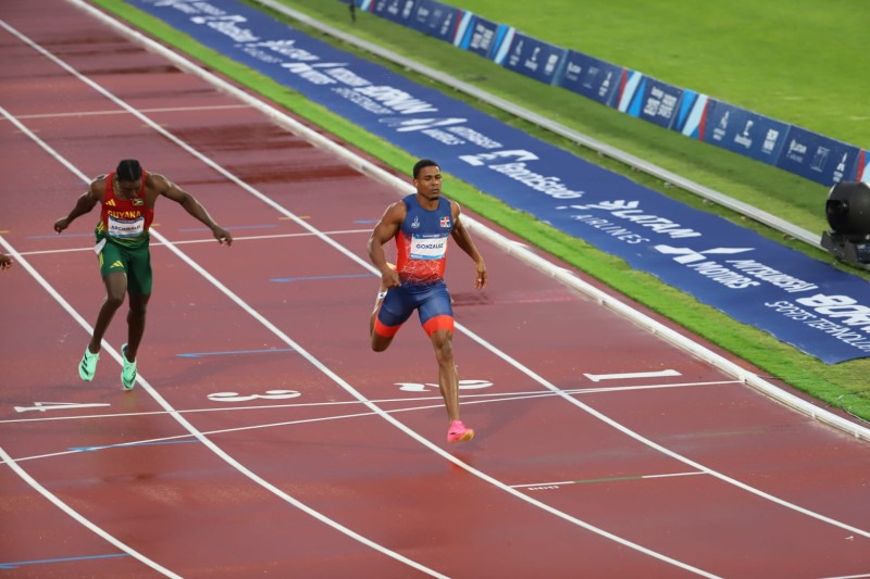 José González fue el ganador de la medalla de oro de los 100 metros planos en los Panamericanos.