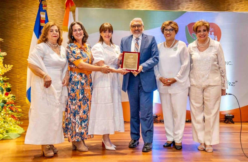 Mildred Josefina de Sánchez Noble, Yanira de Hernández, Salvador Gómez, Rosa de López y Velkys de Castaños