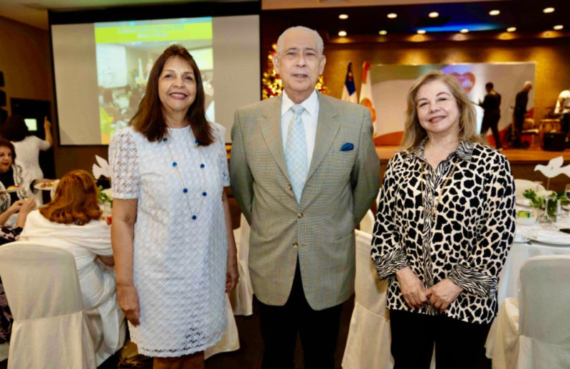 Altagracia Mariñez, Augusto Sanchez y Candy de Medina.