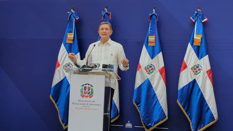 El canciller dominicano, Roberto Álvarez, Canciller denuncia 'violación flagrante' en la frontera por actos vandálicos haitianos