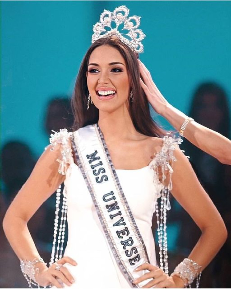 Amelia Vega se coronó Miss Universo 2003