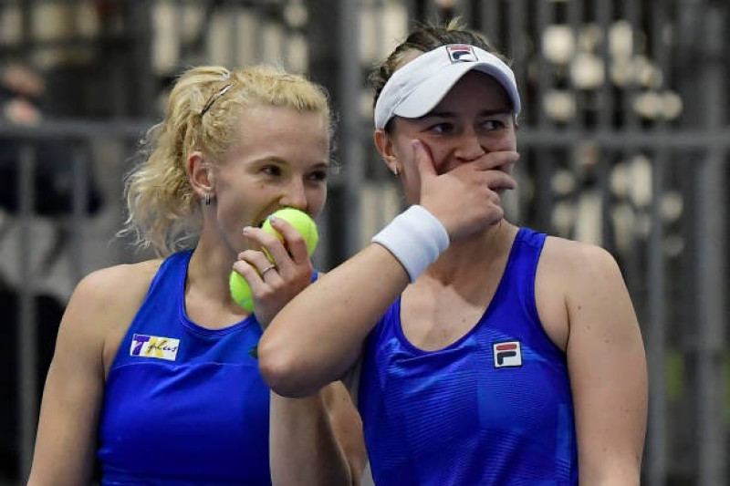 Barbora Krejcikova y Katerina Siniakova condujeron al triunfo al equipo de República Checa.