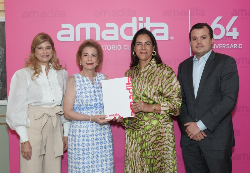 Pilar González Pittaluga, Dra Patricia González Pittaluga, Alexandra Matos de Purcell y Marcos Bergés González