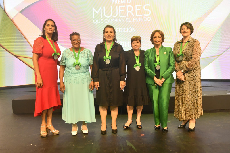 Yessy Almonte, Santa Julia Carmona, Miguelina Féliz Beltré, Ramona Rodríguez, Angélica de Ginebra y María Gutiérrez Barbero.