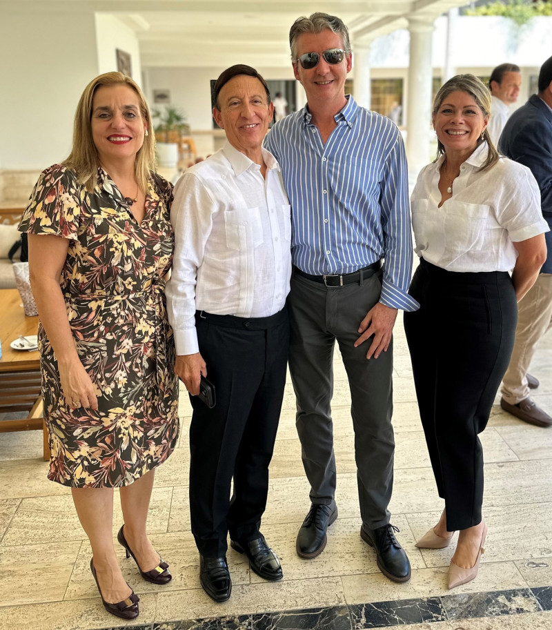 Pierina Pumarol, Antonio Garrido, Ricado Felip y Ana Adela Vásquez.