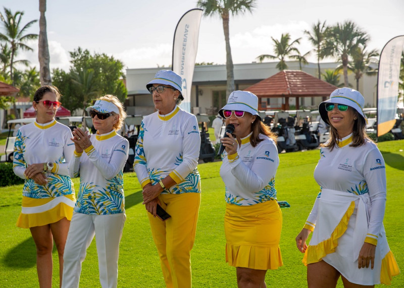 : Directiva del chapter LPGA Amateurs Golf Association Dominican Republic, integrada por María Belissa Ramírez, Francine Carrier; su presidenta, Francia Álvarez, Lissette de los Santos y Jinnett Inoa