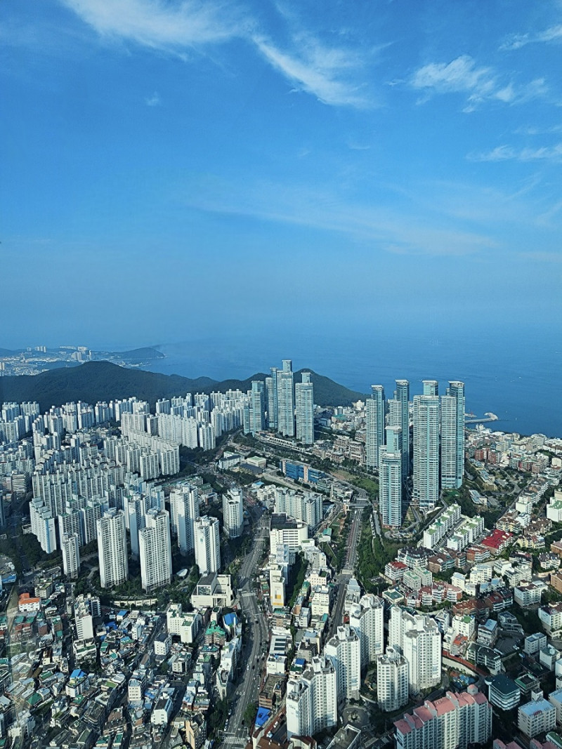 Busan X the Sky ofrece impresionantes vistas de la ciudad de Busan.