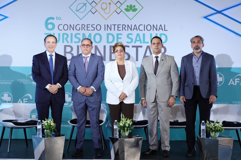 Arnaldo Espaillat, Sergio Guzmn, Virginia Laureano, Hctor Snchez Navarro y Carlos
Prato.