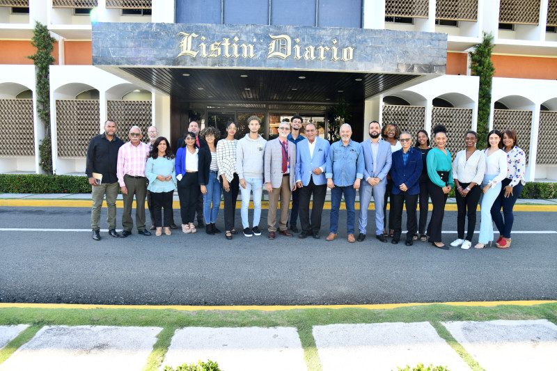 Periodistas del Listín Diario y facilitadores que participaron en la capacitación sobre Inteligencia Artificial.