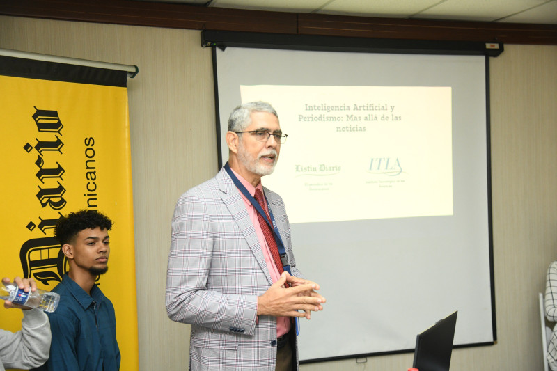 El profesor Jorge Taveras, del ITLA, durante su exposición.