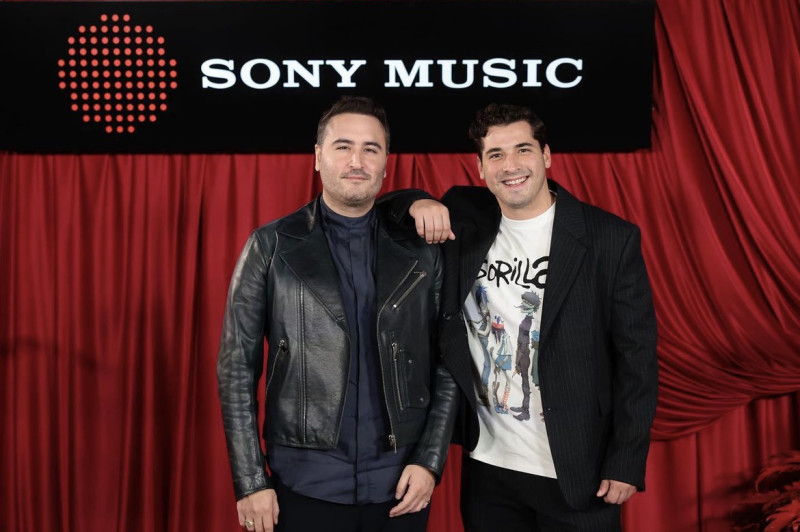 Jesús Navarro y Julio Ramírez, de la banda mexicana Reik, en la fiesta de bienvenida de Alejandro Sanz a Sony Music