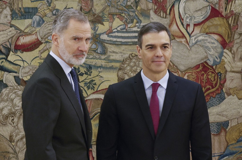 El primer ministro de España, Pedro Sánchez y el rey Felipe VI