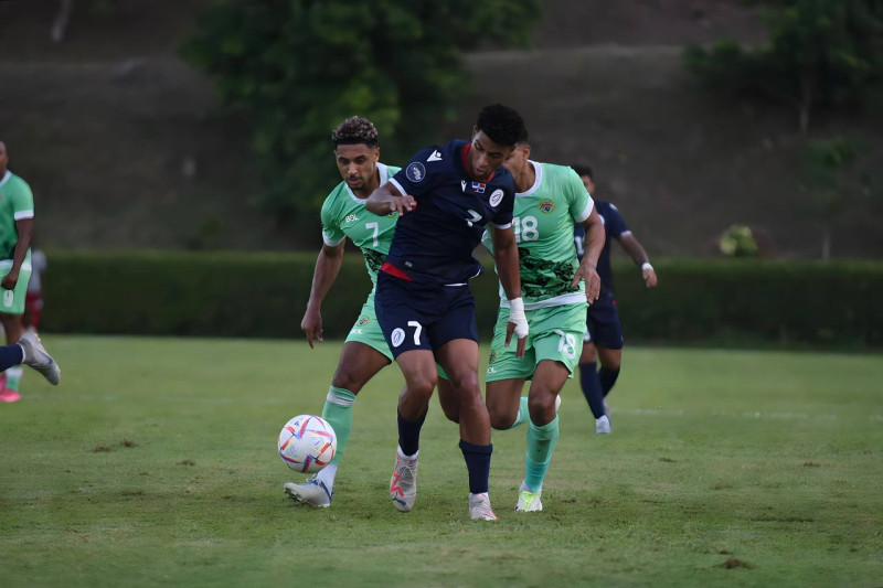 Momento de acción en el partido entre República Dominicana y Montserrat en la Liga de Naciones de la Concacaf.