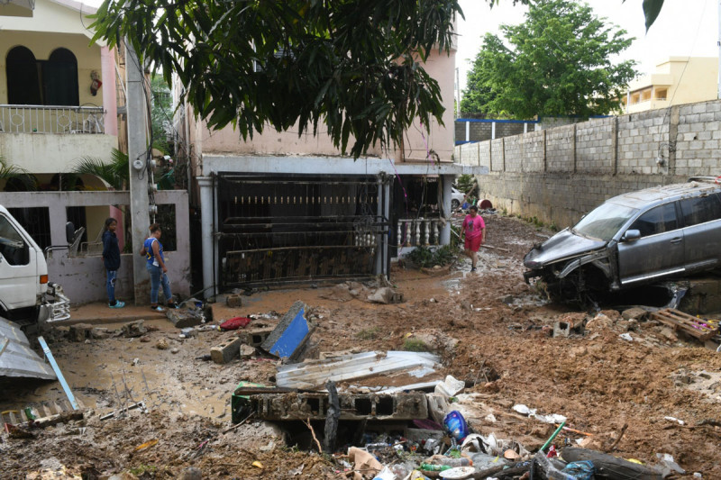 Escenas de destruccción causada por  las fuertes lluvias caídas el pasado sábado sobre el Gran Santo Domingo.