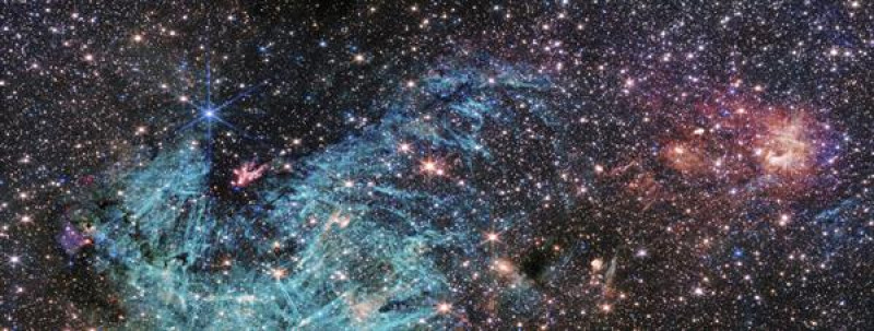 La última imagen del telescopio espacial James Webb muestra una porción del denso centro de nuestra galaxia con un detalle sin precedentes