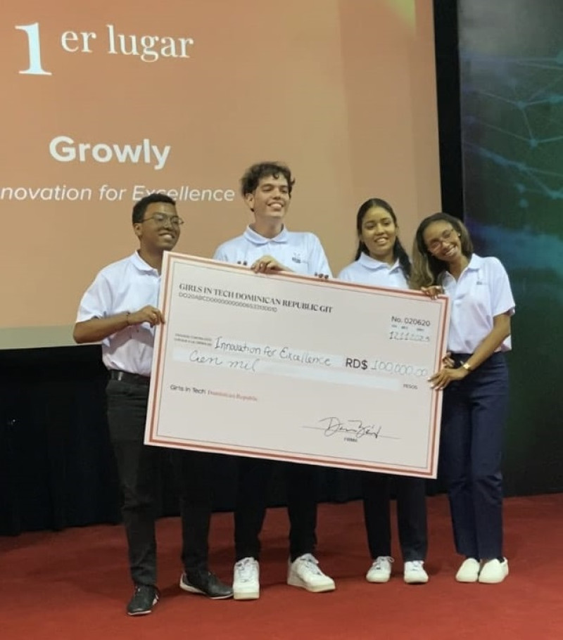 Gabriela Báez, Bernardo Báez, Priscilla Castro y Benjamín Aviron, quienes cursan la carrera de Ingeniería de Software en Intec, diseñaron “Growly”.