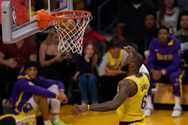 LeBron James es el líder de puntos de por vida en el baloncesto de la NBA.