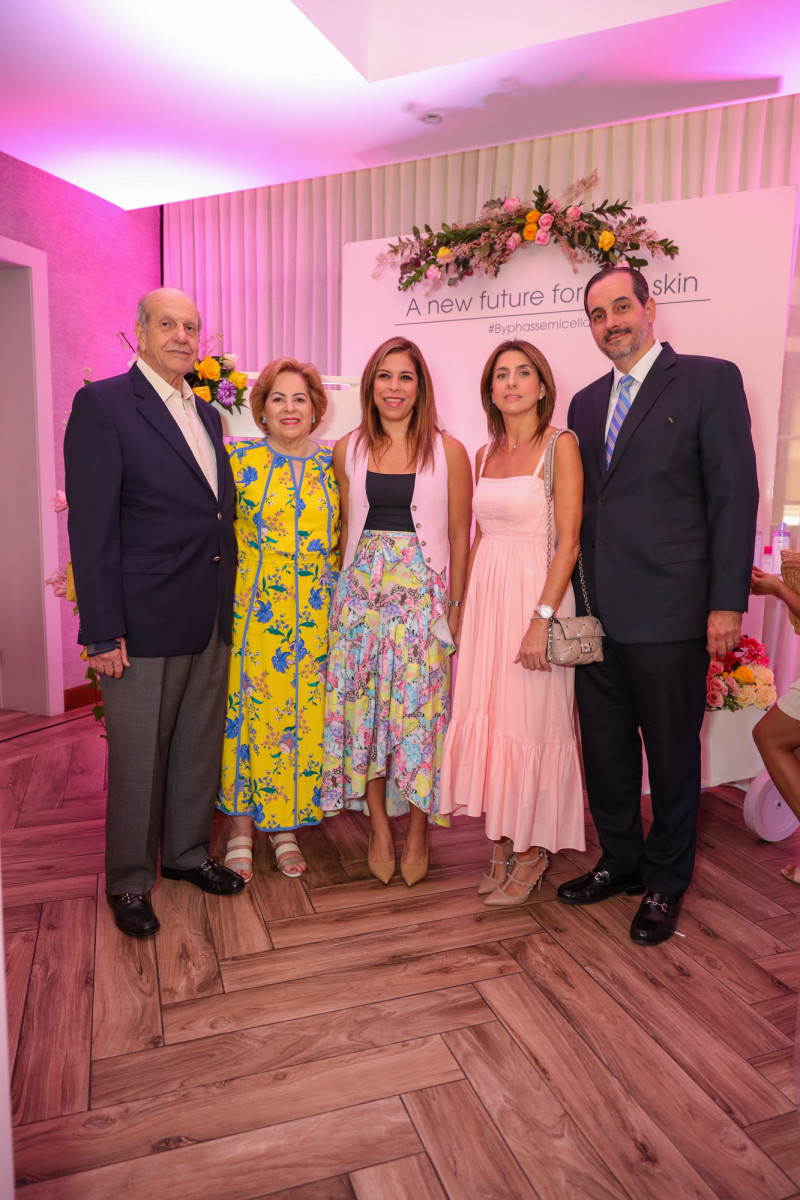 Marino Espinal, Milagros de Espinal, Ana Elizabeth Saca, Aimée Arbaje y Fernando Espinal.