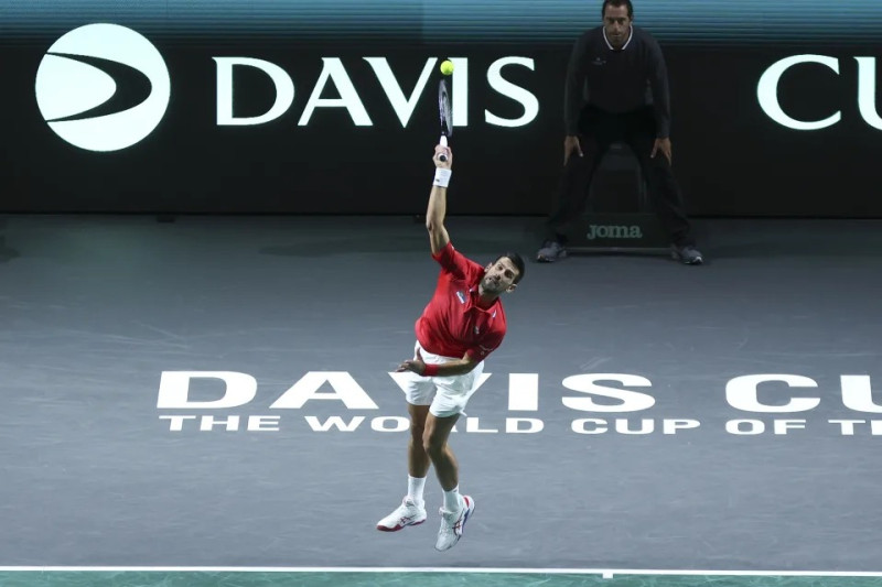 Novak Djokovic aparece en acción durante la jornada del miércoles en la Copa Davis.