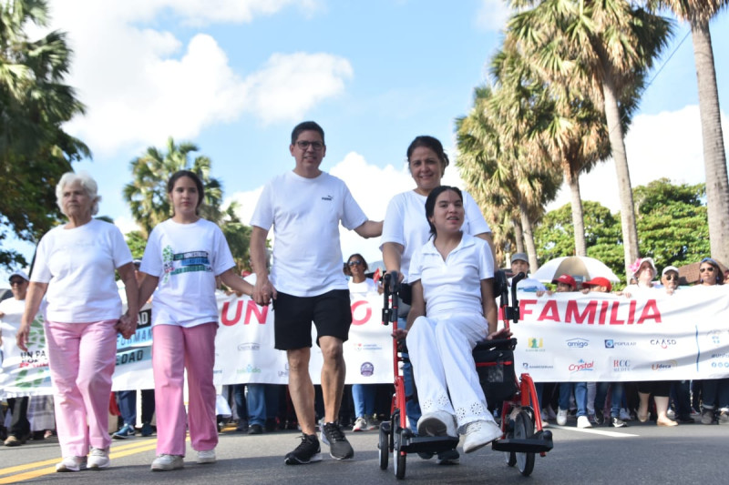 La mayoría de los padres acudieron a la caminata acompañados de sus hijos.