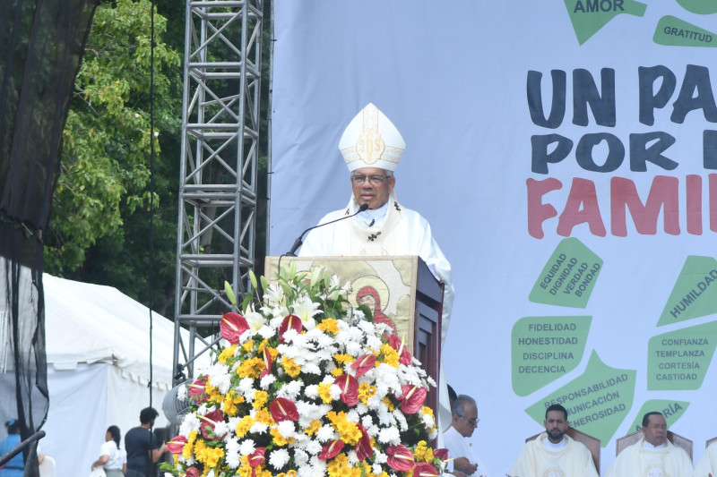 Monseñor Francisco Ozoria declaró que los valores deben cultivarse con hechos.