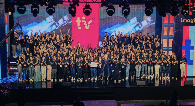 Edilenia Tactuk presentó más de 200 jóvenes con talentos para la radio y la televisión en un programa especial transmitido por Color Visión, canal 9